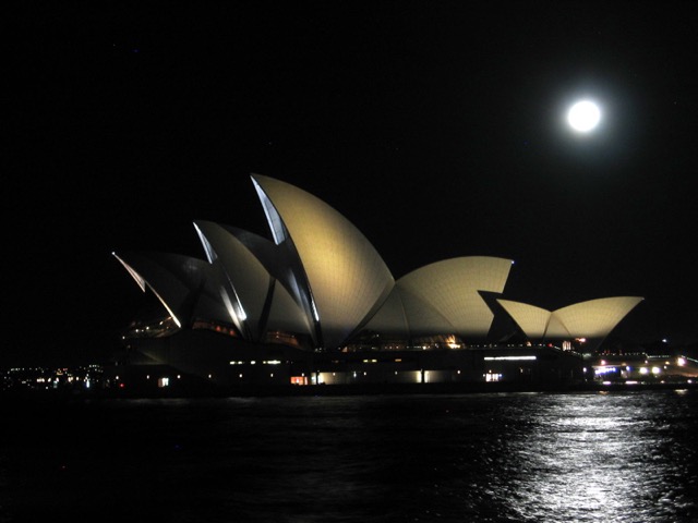 Sydney Opra House by moonlight