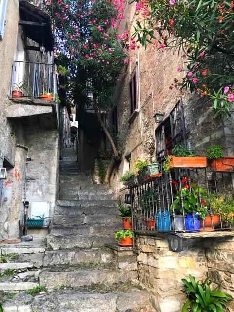 Climbing Varenna's back alleys